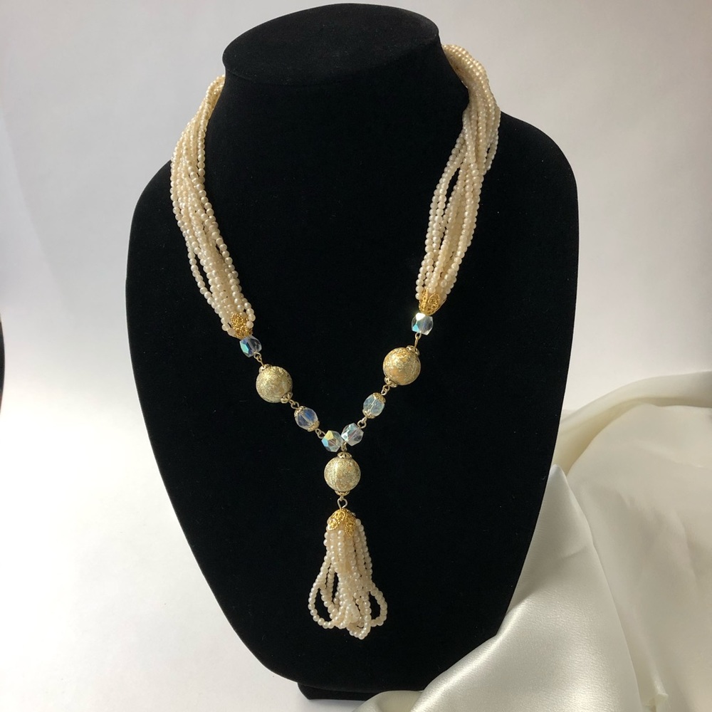 Vintage faux pearl gold tone necklace